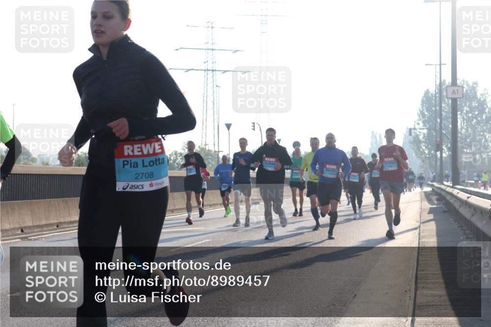 03.10.2025 - Köhlbrandbrückenlauf Luisa Fischer http://msf.ph/oto/8989457 03.10.2025 10:12:41 Position 3 529, 41, 2708, 1 meine-sportfotos.de