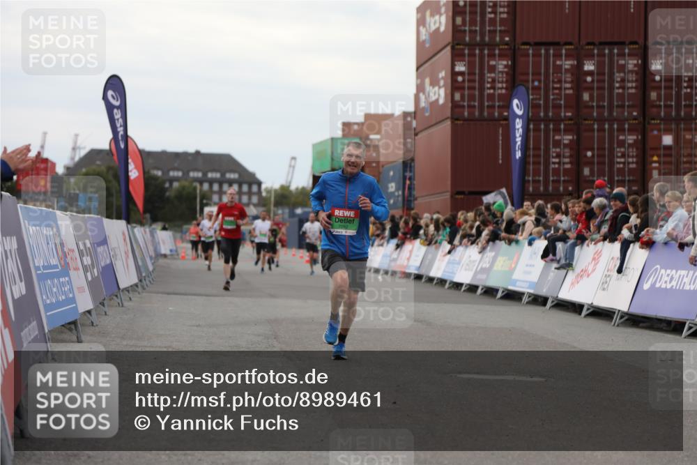 03.10.2025 - Köhlbrandbrückenlauf Yannick Fuchs http://msf.ph/oto/8989461 03.10.2025 16:01:13 Ziel 7282, 7398, 9346, 9589 meine-sportfotos.de