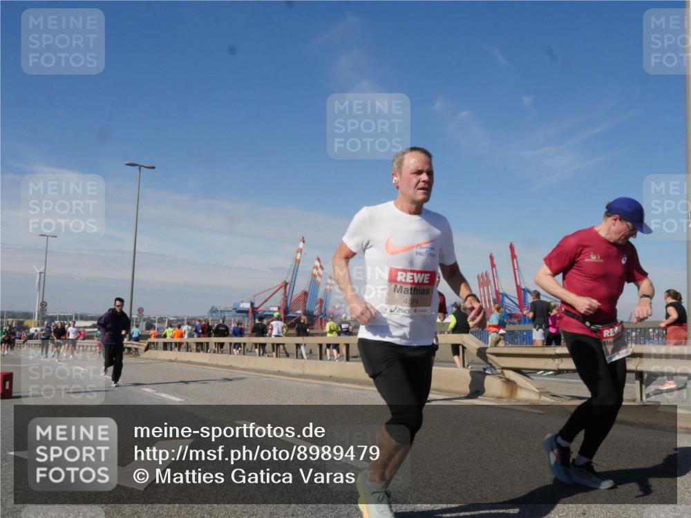 03.10.2025 - Köhlbrandbrückenlauf Matties Gatica Varas http://msf.ph/oto/8989479 03.10.2025 12:37:15 Position 2 4074 meine-sportfotos.de