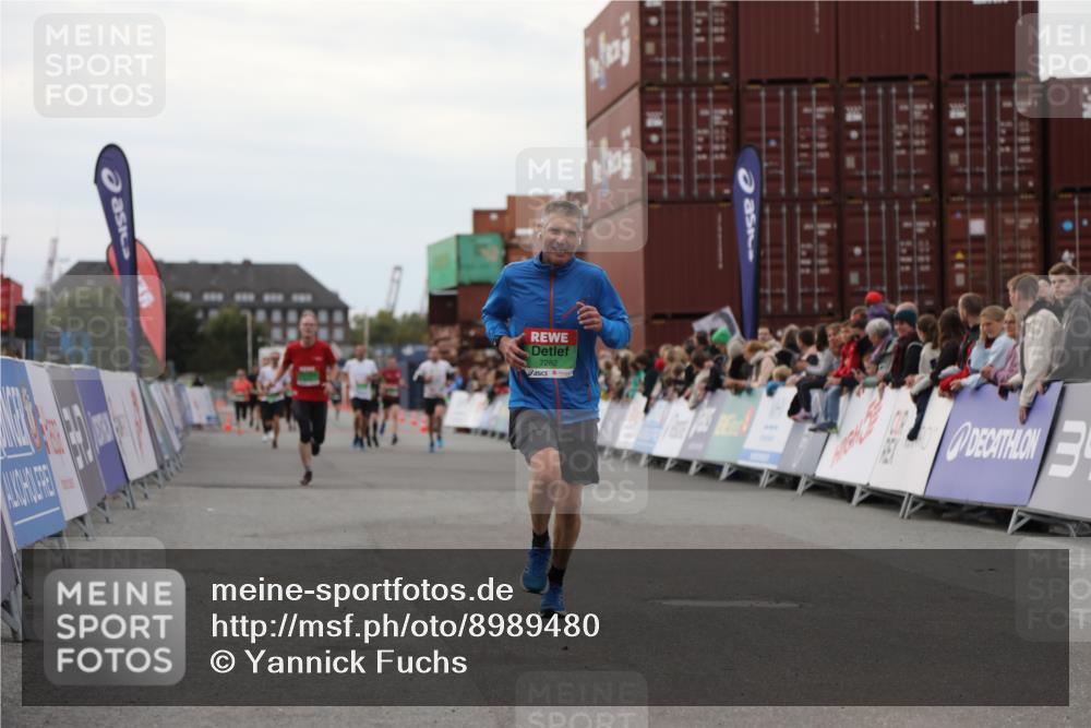 03.10.2025 - Köhlbrandbrückenlauf Yannick Fuchs http://msf.ph/oto/8989480 03.10.2025 16:01:14 Ziel 7282, 9346, 9589 meine-sportfotos.de