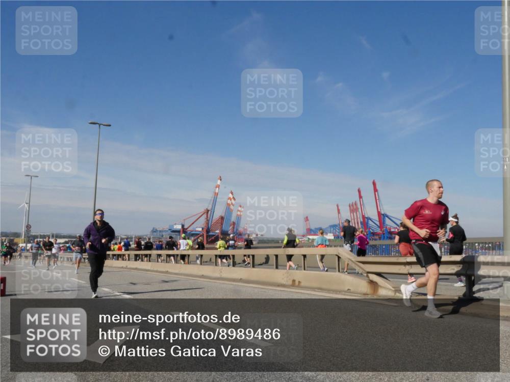 03.10.2025 - Köhlbrandbrückenlauf Matties Gatica Varas http://msf.ph/oto/8989486 03.10.2025 12:37:16 Position 2 118 meine-sportfotos.de
