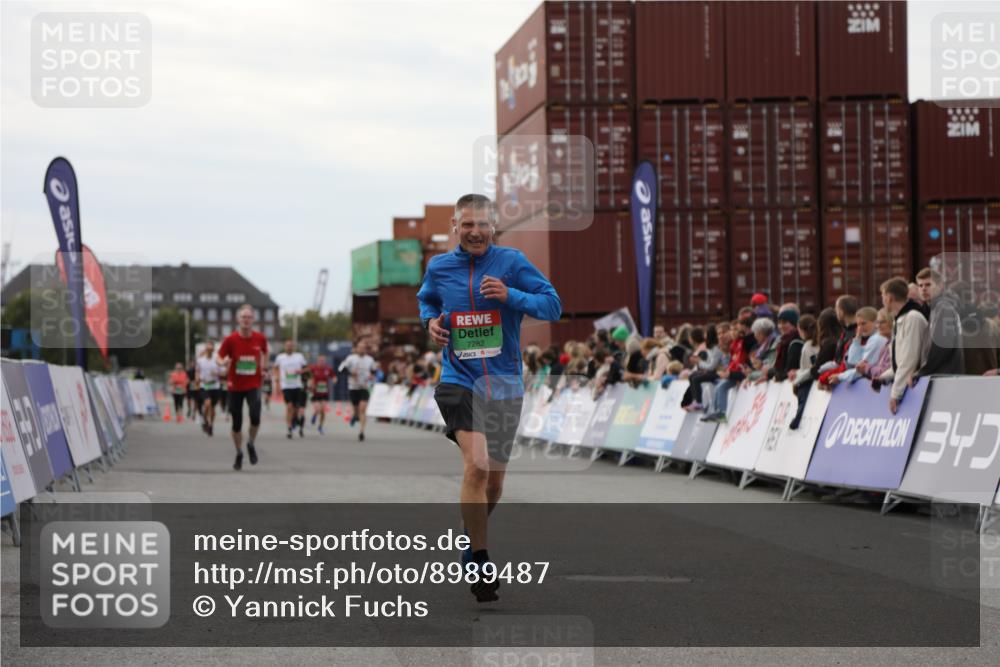 03.10.2025 - Köhlbrandbrückenlauf Yannick Fuchs http://msf.ph/oto/8989487 03.10.2025 16:01:14 Ziel 7282, 9346, 9589 meine-sportfotos.de