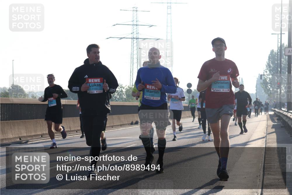 03.10.2025 - Köhlbrandbrückenlauf Luisa Fischer http://msf.ph/oto/8989494 03.10.2025 10:12:43 Position 3 1122, 1157, 1035 meine-sportfotos.de