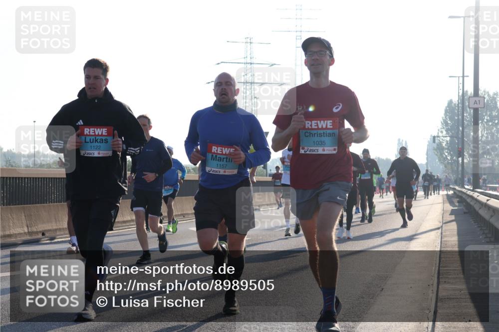 03.10.2025 - Köhlbrandbrückenlauf Luisa Fischer http://msf.ph/oto/8989505 03.10.2025 10:12:44 Position 3 1122, 1157, 1035, 1 meine-sportfotos.de