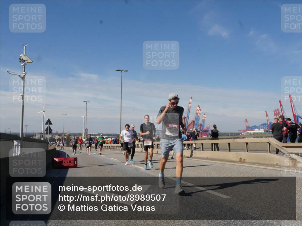 03.10.2025 - Köhlbrandbrückenlauf Matties Gatica Varas http://msf.ph/oto/8989507 03.10.2025 12:37:22 Position 2  meine-sportfotos.de