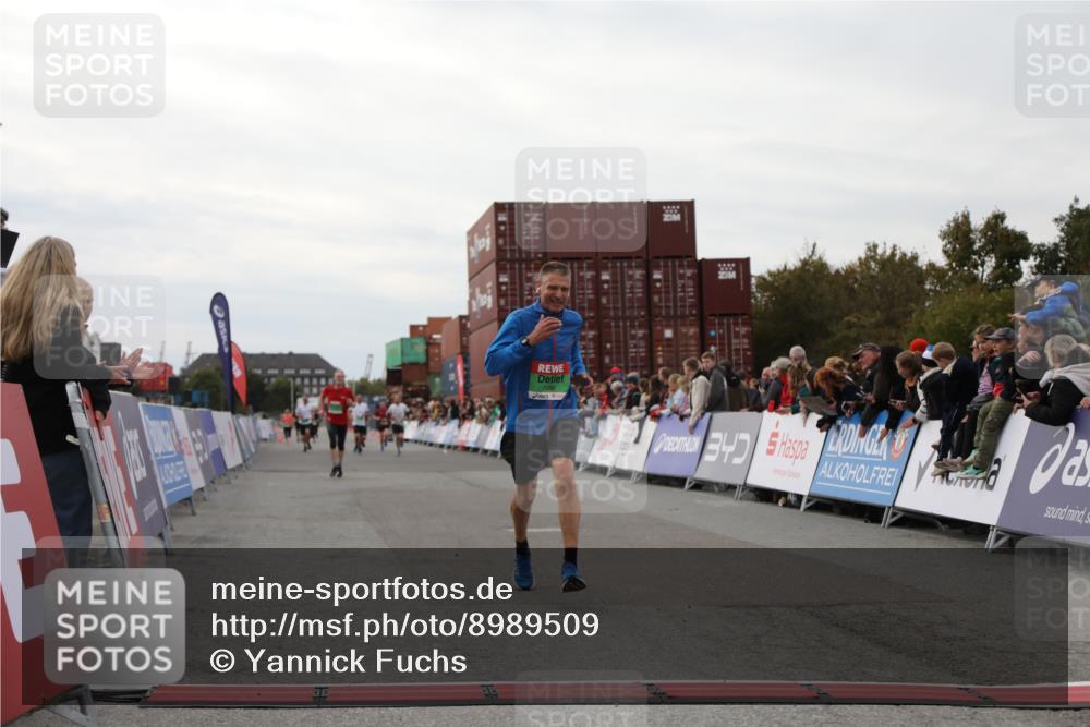 03.10.2025 - Köhlbrandbrückenlauf Yannick Fuchs http://msf.ph/oto/8989509 03.10.2025 16:01:15 Ziel 7282, 9346 meine-sportfotos.de
