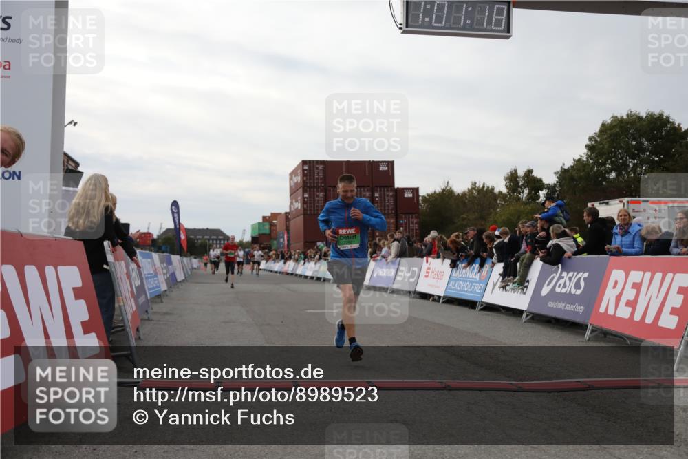 03.10.2025 - Köhlbrandbrückenlauf Yannick Fuchs http://msf.ph/oto/8989523 03.10.2025 16:01:16 Ziel 7282, 7965, 9346 meine-sportfotos.de