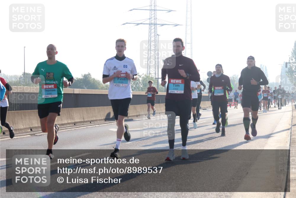 03.10.2025 - Köhlbrandbrückenlauf Luisa Fischer http://msf.ph/oto/8989537 03.10.2025 10:12:46 Position 3 3155, 2302, 3185 meine-sportfotos.de