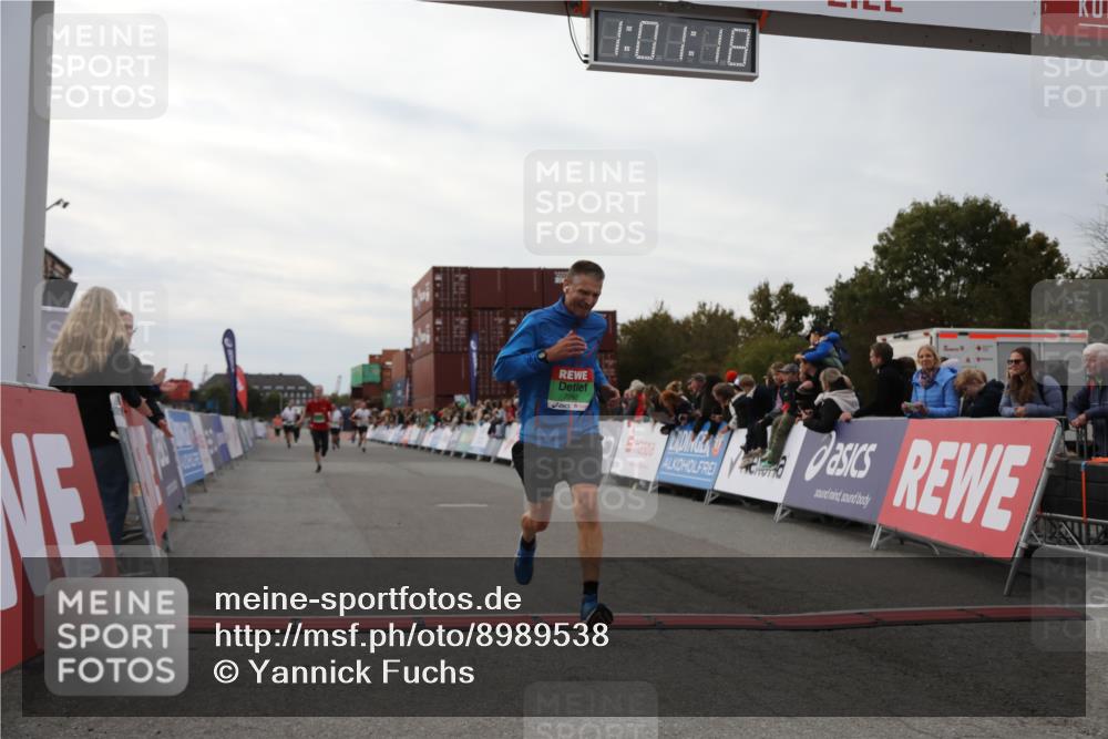 03.10.2025 - Köhlbrandbrückenlauf Yannick Fuchs http://msf.ph/oto/8989538 03.10.2025 16:01:16 Ziel 7282, 7965, 9346 meine-sportfotos.de