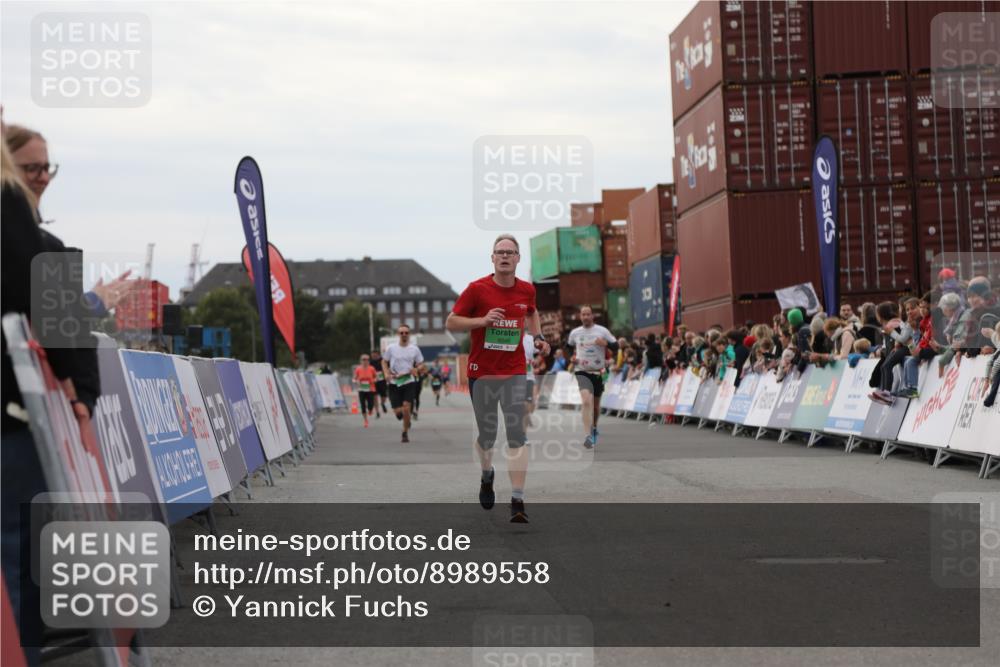 03.10.2025 - Köhlbrandbrückenlauf Yannick Fuchs http://msf.ph/oto/8989558 03.10.2025 16:01:18 Ziel 7282, 7364, 7372, 7965, 9346 meine-sportfotos.de