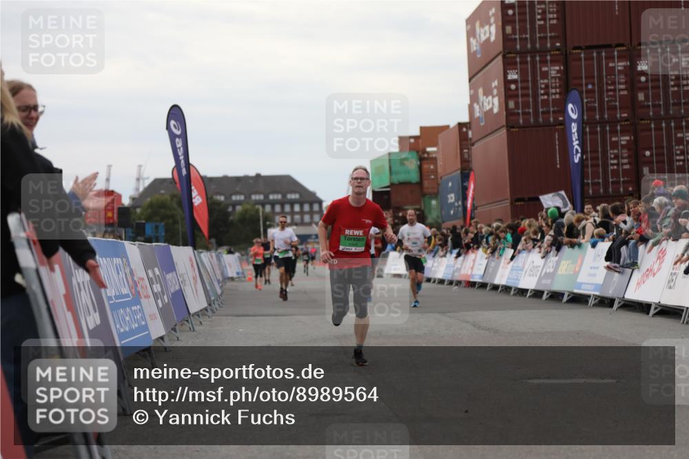 03.10.2025 - Köhlbrandbrückenlauf Yannick Fuchs http://msf.ph/oto/8989564 03.10.2025 16:01:18 Ziel 7282, 7364, 7372, 7965, 9346 meine-sportfotos.de