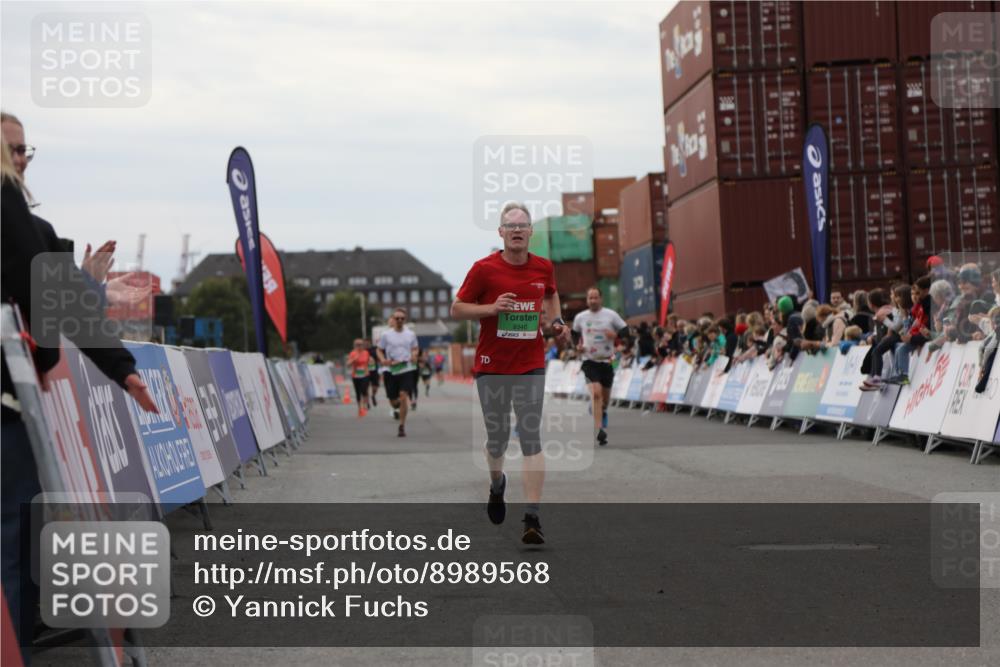 03.10.2025 - Köhlbrandbrückenlauf Yannick Fuchs http://msf.ph/oto/8989568 03.10.2025 16:01:19 Ziel 7282, 7342, 7364, 7372, 7965, 9129, 9346 meine-sportfotos.de