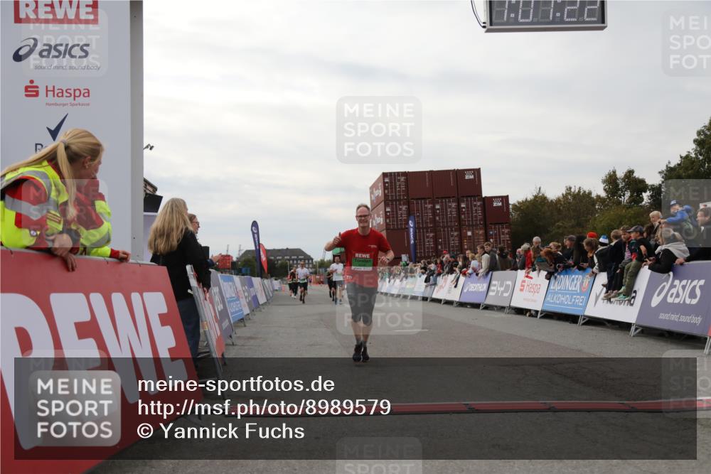 03.10.2025 - Köhlbrandbrückenlauf Yannick Fuchs http://msf.ph/oto/8989579 03.10.2025 16:01:20 Ziel 7282, 7342, 7364, 7372, 7965, 8807, 9129, 9346 meine-sportfotos.de