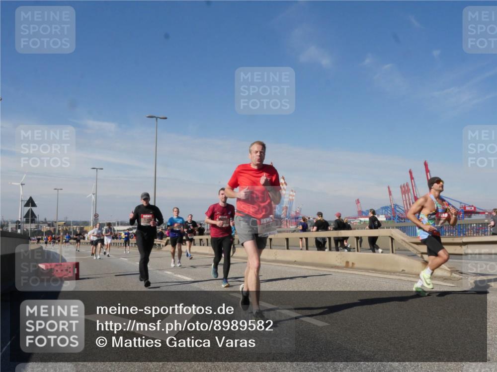 03.10.2025 - Köhlbrandbrückenlauf Matties Gatica Varas http://msf.ph/oto/8989582 03.10.2025 12:37:33 Position 2 200 meine-sportfotos.de