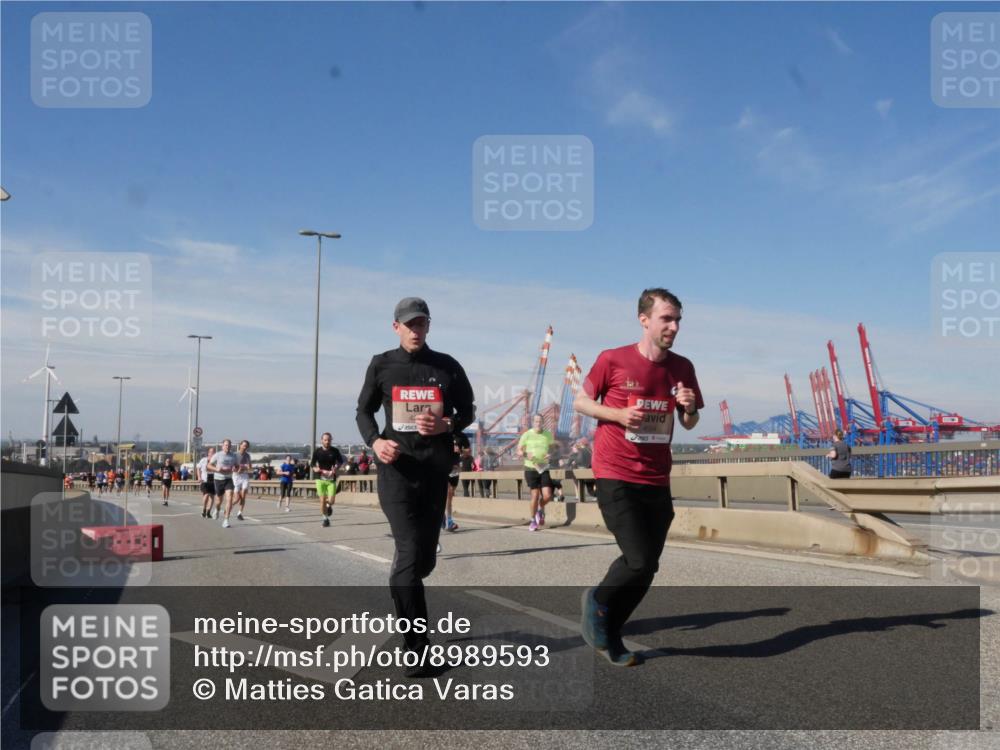 03.10.2025 - Köhlbrandbrückenlauf Matties Gatica Varas http://msf.ph/oto/8989593 03.10.2025 12:37:34 Position 2  meine-sportfotos.de