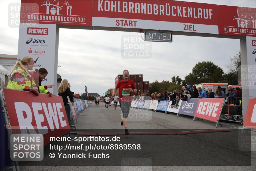 03.10.2025 - Köhlbrandbrückenlauf Yannick Fuchs http://msf.ph/oto/8989598 03.10.2025 16:01:21 Ziel 7342, 7364, 7372, 7965, 8807, 9129, 9346 meine-sportfotos.de