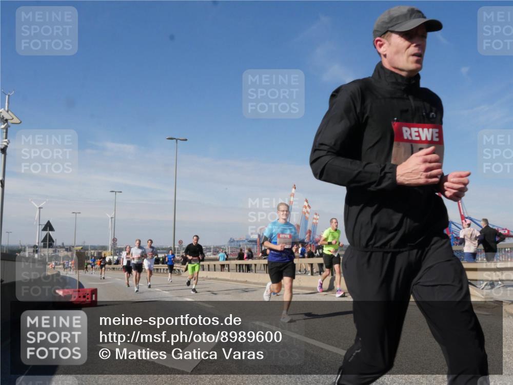 03.10.2025 - Köhlbrandbrückenlauf Matties Gatica Varas http://msf.ph/oto/8989600 03.10.2025 12:37:35 Position 2  meine-sportfotos.de