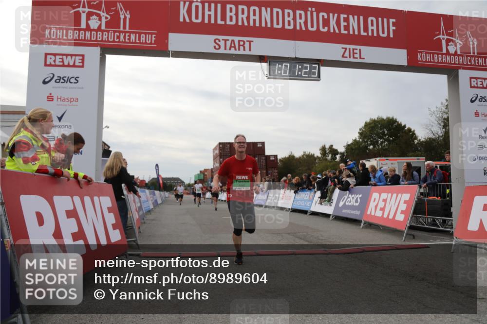 03.10.2025 - Köhlbrandbrückenlauf Yannick Fuchs http://msf.ph/oto/8989604 03.10.2025 16:01:21 Ziel 7342, 7364, 7372, 7965, 8807, 9129, 9346 meine-sportfotos.de