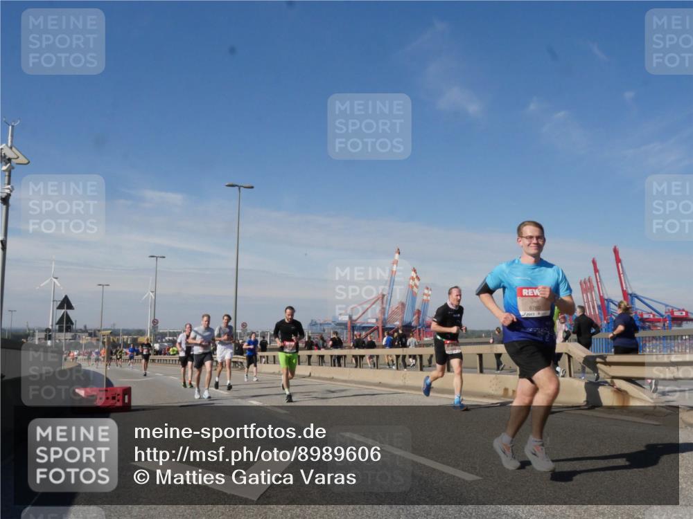 03.10.2025 - Köhlbrandbrückenlauf Matties Gatica Varas http://msf.ph/oto/8989606 03.10.2025 12:37:36 Position 2 6760 meine-sportfotos.de