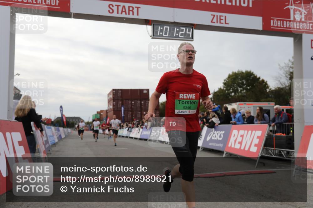 03.10.2025 - Köhlbrandbrückenlauf Yannick Fuchs http://msf.ph/oto/8989621 03.10.2025 16:01:22 Ziel 7266, 7320, 7342, 7364, 7372, 7965, 8807, 9129, 9346 meine-sportfotos.de