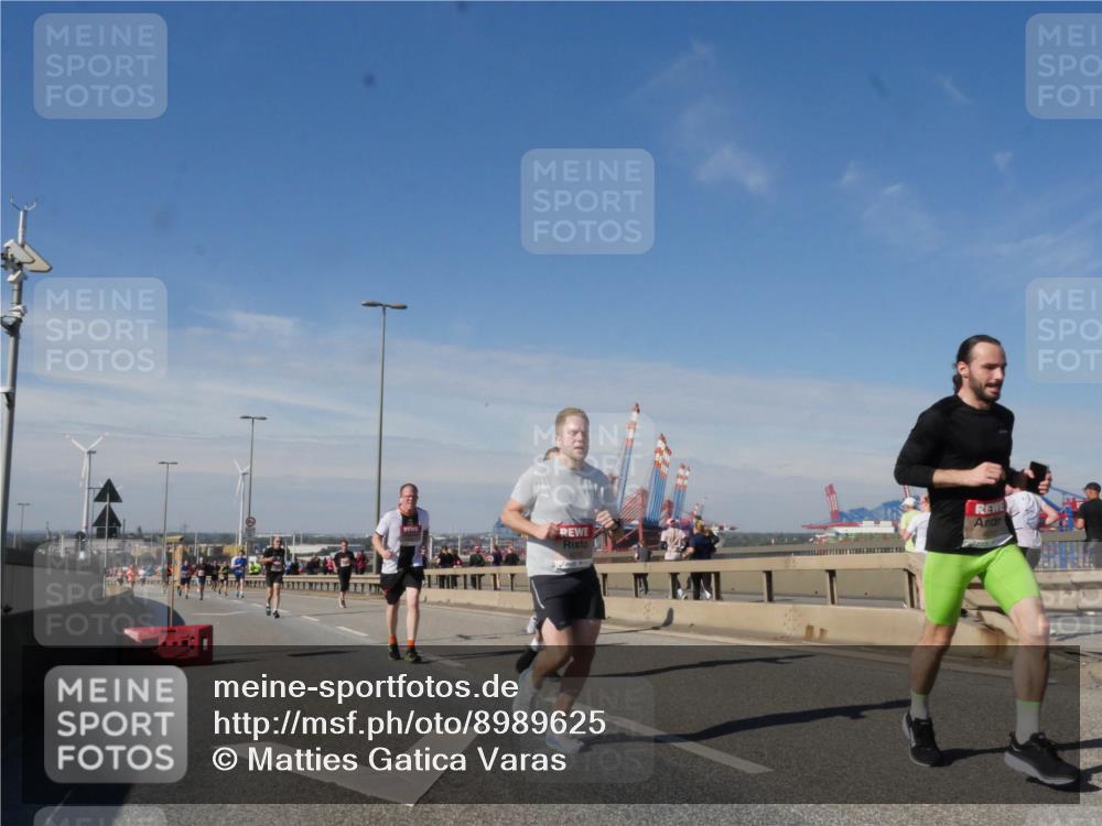 03.10.2025 - Köhlbrandbrückenlauf Matties Gatica Varas http://msf.ph/oto/8989625 03.10.2025 12:37:39 Position 2  meine-sportfotos.de