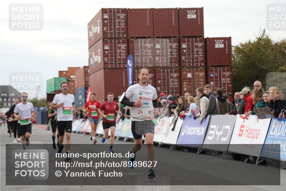 03.10.2025 - Köhlbrandbrückenlauf Yannick Fuchs http://msf.ph/oto/8989627 03.10.2025 16:01:23 Ziel 7266, 7320, 7342, 7364, 7372, 7965, 8807, 9129, 9346 meine-sportfotos.de