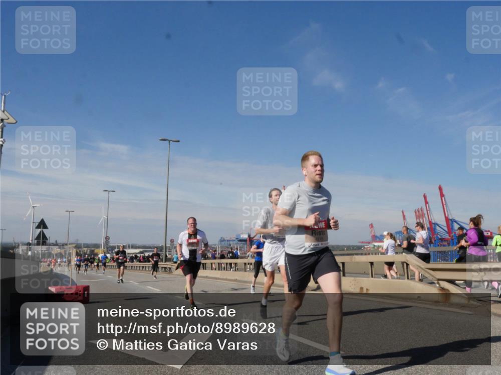 03.10.2025 - Köhlbrandbrückenlauf Matties Gatica Varas http://msf.ph/oto/8989628 03.10.2025 12:37:40 Position 2 4215 meine-sportfotos.de