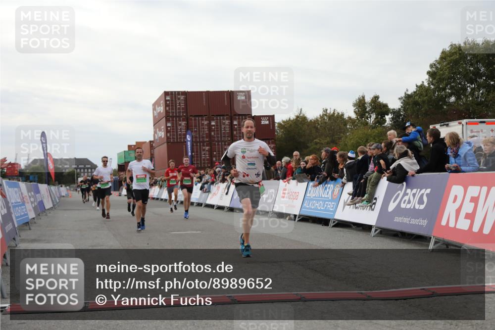 03.10.2025 - Köhlbrandbrückenlauf Yannick Fuchs http://msf.ph/oto/8989652 03.10.2025 16:01:24 Ziel 7266, 7320, 7342, 7364, 7372, 7965, 8807, 9129, 9346 meine-sportfotos.de