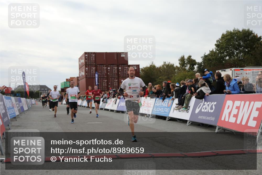 03.10.2025 - Köhlbrandbrückenlauf Yannick Fuchs http://msf.ph/oto/8989659 03.10.2025 16:01:24 Ziel 7266, 7320, 7342, 7364, 7372, 7965, 8807, 9129, 9346 meine-sportfotos.de