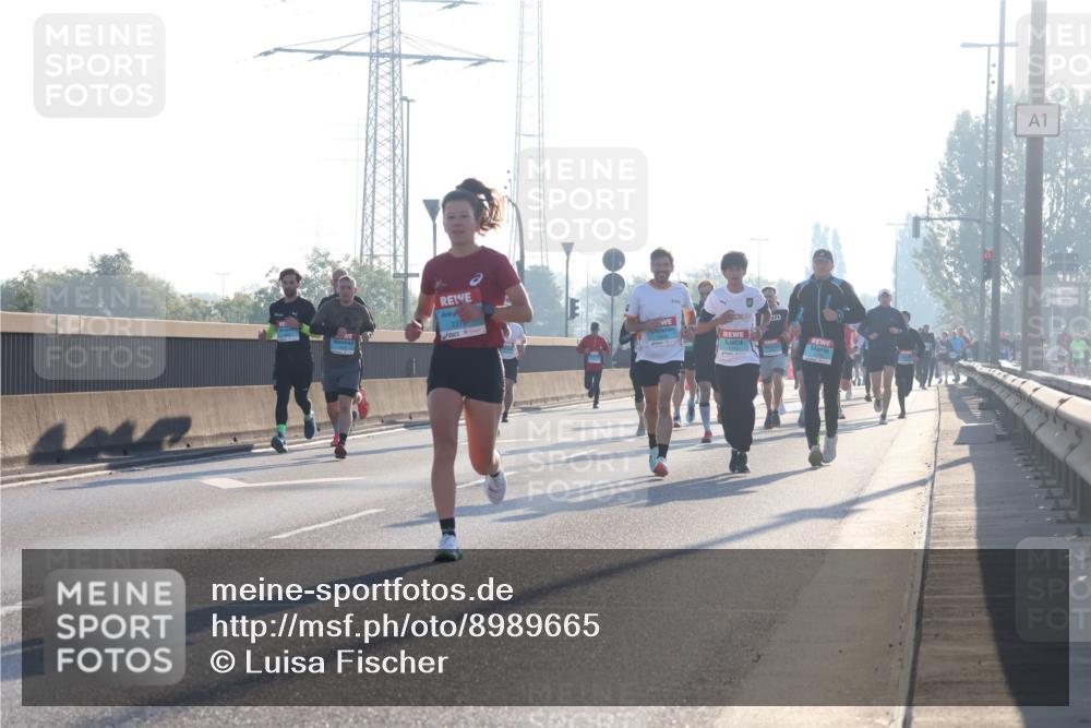 03.10.2025 - Köhlbrandbrückenlauf Luisa Fischer http://msf.ph/oto/8989665 03.10.2025 10:12:55 Position 3 2, 1 meine-sportfotos.de