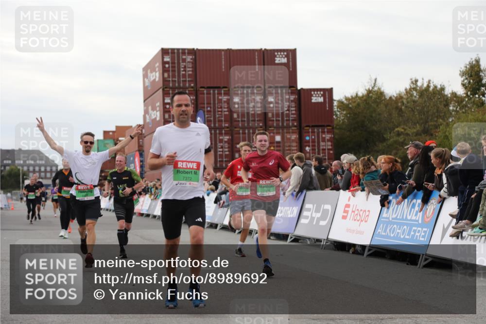 03.10.2025 - Köhlbrandbrückenlauf Yannick Fuchs http://msf.ph/oto/8989692 03.10.2025 16:01:25 Ziel 7144, 7266, 7320, 7342, 7364, 7372, 7965, 8807, 9129 meine-sportfotos.de