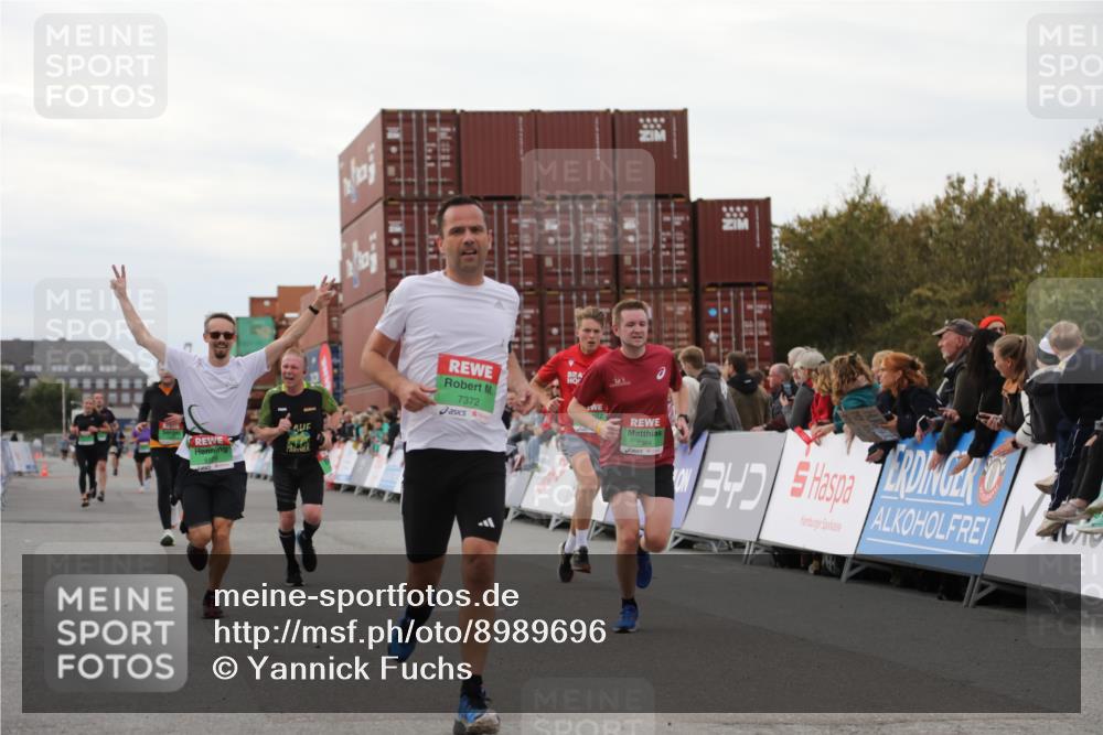 03.10.2025 - Köhlbrandbrückenlauf Yannick Fuchs http://msf.ph/oto/8989696 03.10.2025 16:01:25 Ziel 7144, 7266, 7320, 7342, 7364, 7372, 7965, 8807, 9129 meine-sportfotos.de