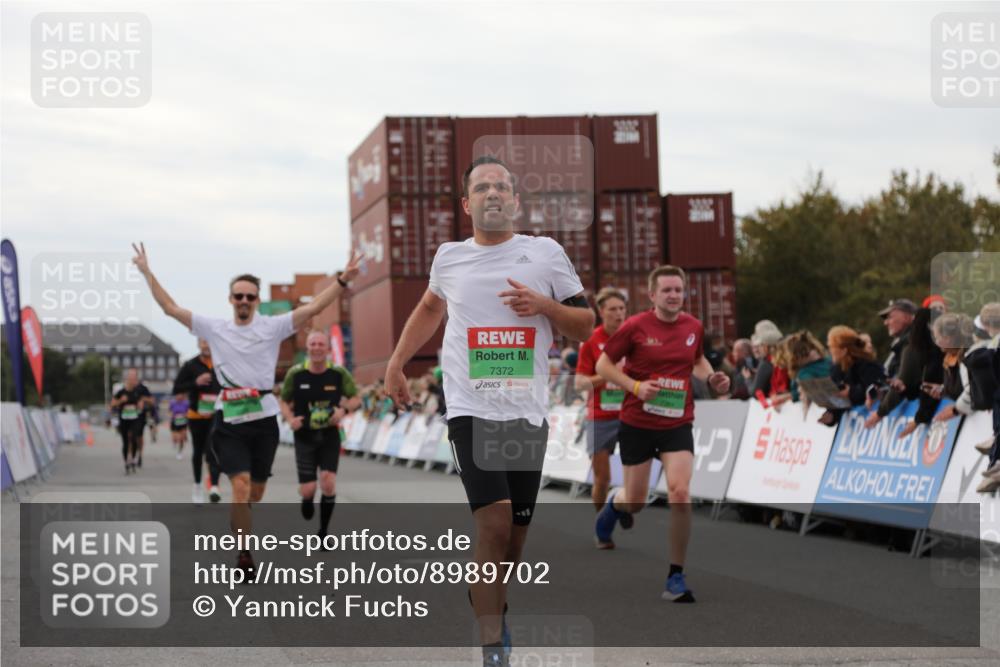 03.10.2025 - Köhlbrandbrückenlauf Yannick Fuchs http://msf.ph/oto/8989702 03.10.2025 16:01:26 Ziel 7144, 7266, 7320, 7342, 7364, 7372, 7965, 8807, 9129 meine-sportfotos.de