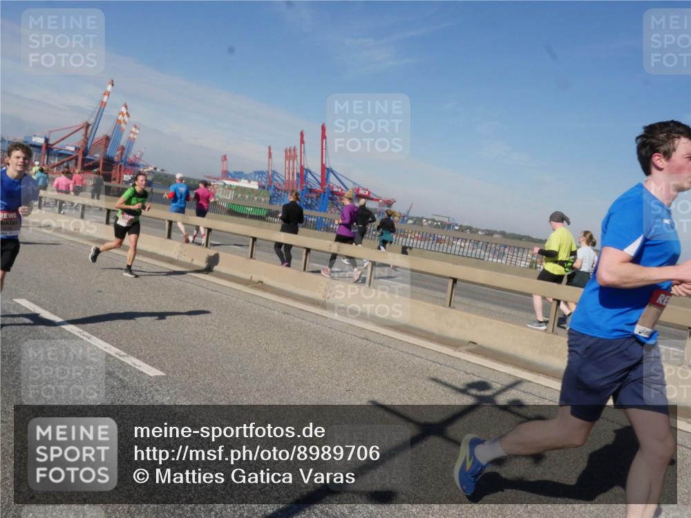 03.10.2025 - Köhlbrandbrückenlauf Matties Gatica Varas http://msf.ph/oto/8989706 03.10.2025 12:37:51 Position 2 121 meine-sportfotos.de