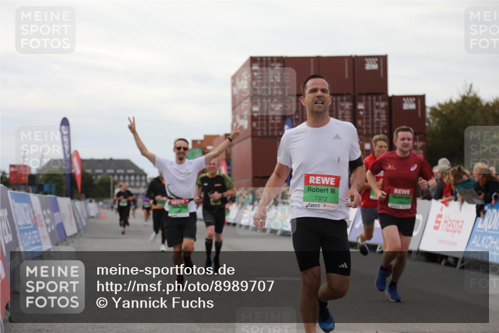 03.10.2025 - Köhlbrandbrückenlauf Yannick Fuchs http://msf.ph/oto/8989707 03.10.2025 16:01:26 Ziel 7144, 7266, 7320, 7342, 7364, 7372, 7965, 8807, 9129 meine-sportfotos.de