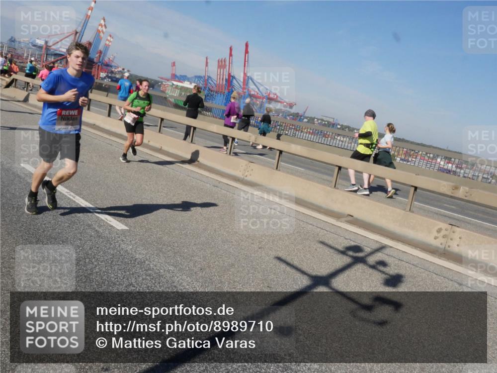 03.10.2025 - Köhlbrandbrückenlauf Matties Gatica Varas http://msf.ph/oto/8989710 03.10.2025 12:37:52 Position 2 4140 meine-sportfotos.de