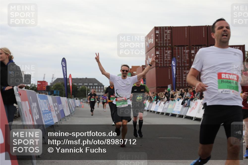 03.10.2025 - Köhlbrandbrückenlauf Yannick Fuchs http://msf.ph/oto/8989712 03.10.2025 16:01:26 Ziel 7144, 7266, 7320, 7342, 7364, 7372, 7965, 8807, 9129 meine-sportfotos.de