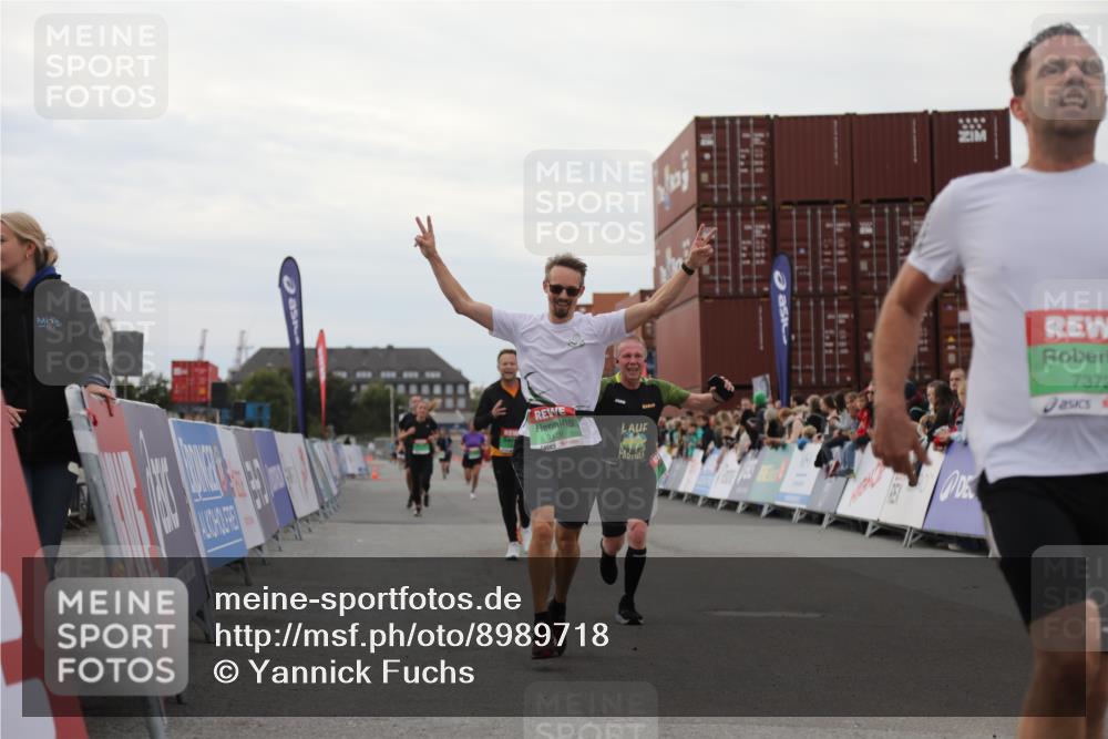 03.10.2025 - Köhlbrandbrückenlauf Yannick Fuchs http://msf.ph/oto/8989718 03.10.2025 16:01:26 Ziel 7144, 7266, 7320, 7342, 7364, 7372, 7965, 8807, 9129 meine-sportfotos.de
