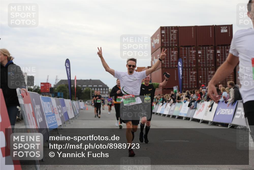 03.10.2025 - Köhlbrandbrückenlauf Yannick Fuchs http://msf.ph/oto/8989723 03.10.2025 16:01:26 Ziel 7144, 7266, 7320, 7342, 7364, 7372, 7965, 8807, 9129 meine-sportfotos.de