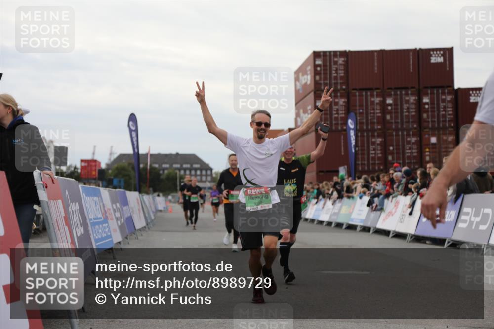 03.10.2025 - Köhlbrandbrückenlauf Yannick Fuchs http://msf.ph/oto/8989729 03.10.2025 16:01:26 Ziel 7144, 7266, 7320, 7342, 7364, 7372, 7965, 8807, 9129 meine-sportfotos.de