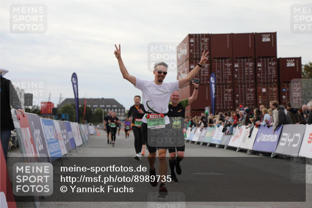 03.10.2025 - Köhlbrandbrückenlauf Yannick Fuchs http://msf.ph/oto/8989735 03.10.2025 16:01:27 Ziel 7144, 7266, 7320, 7342, 7364, 7372, 7965, 8807, 8990, 9129 meine-sportfotos.de