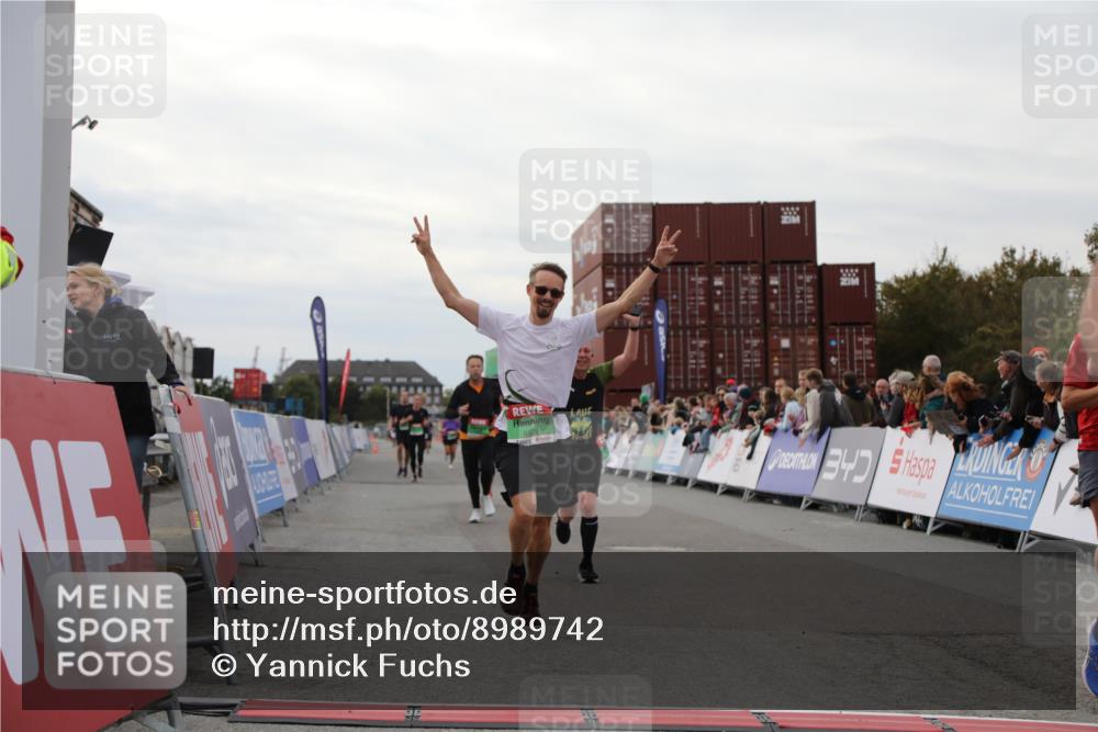 03.10.2025 - Köhlbrandbrückenlauf Yannick Fuchs http://msf.ph/oto/8989742 03.10.2025 16:01:27 Ziel 7144, 7266, 7320, 7342, 7364, 7372, 7965, 8807, 8990, 9129 meine-sportfotos.de