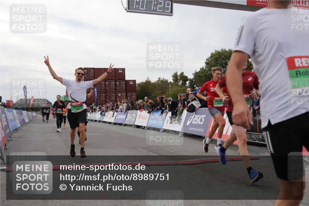 03.10.2025 - Köhlbrandbrückenlauf Yannick Fuchs http://msf.ph/oto/8989751 03.10.2025 16:01:27 Ziel 7144, 7266, 7320, 7342, 7364, 7372, 7965, 8807, 8990, 9129 meine-sportfotos.de