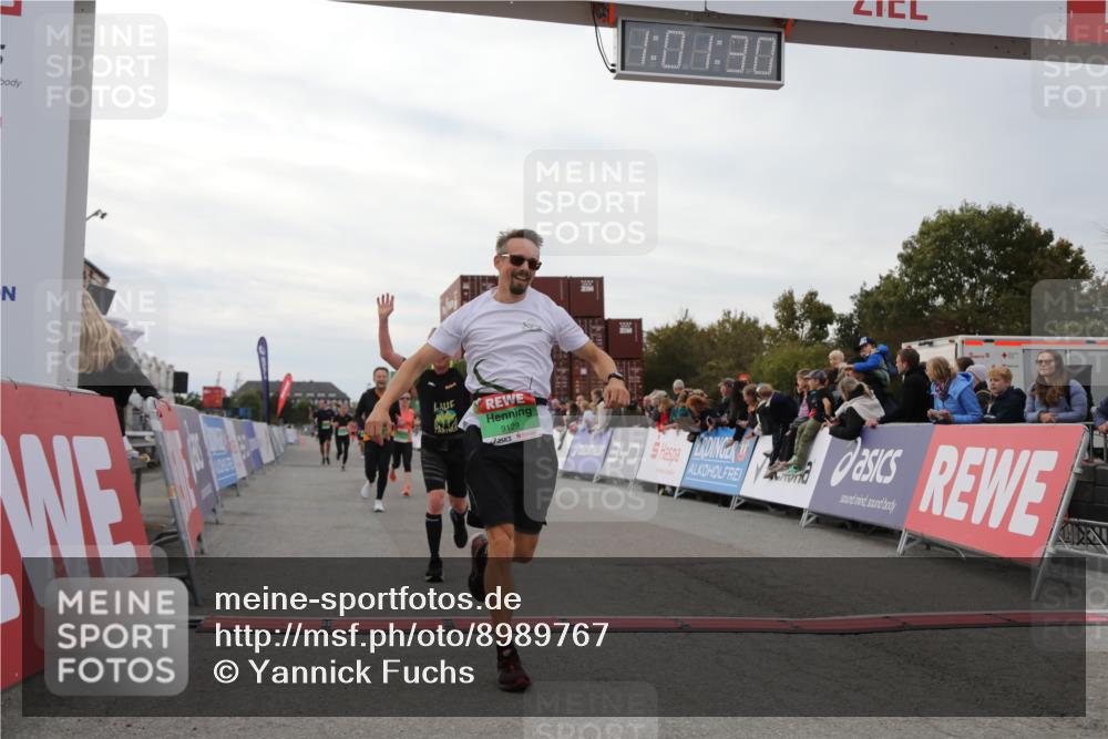 03.10.2025 - Köhlbrandbrückenlauf Yannick Fuchs http://msf.ph/oto/8989767 03.10.2025 16:01:28 Ziel 7144, 7266, 7320, 7342, 7364, 7372, 7965, 8807, 8990, 9129 meine-sportfotos.de