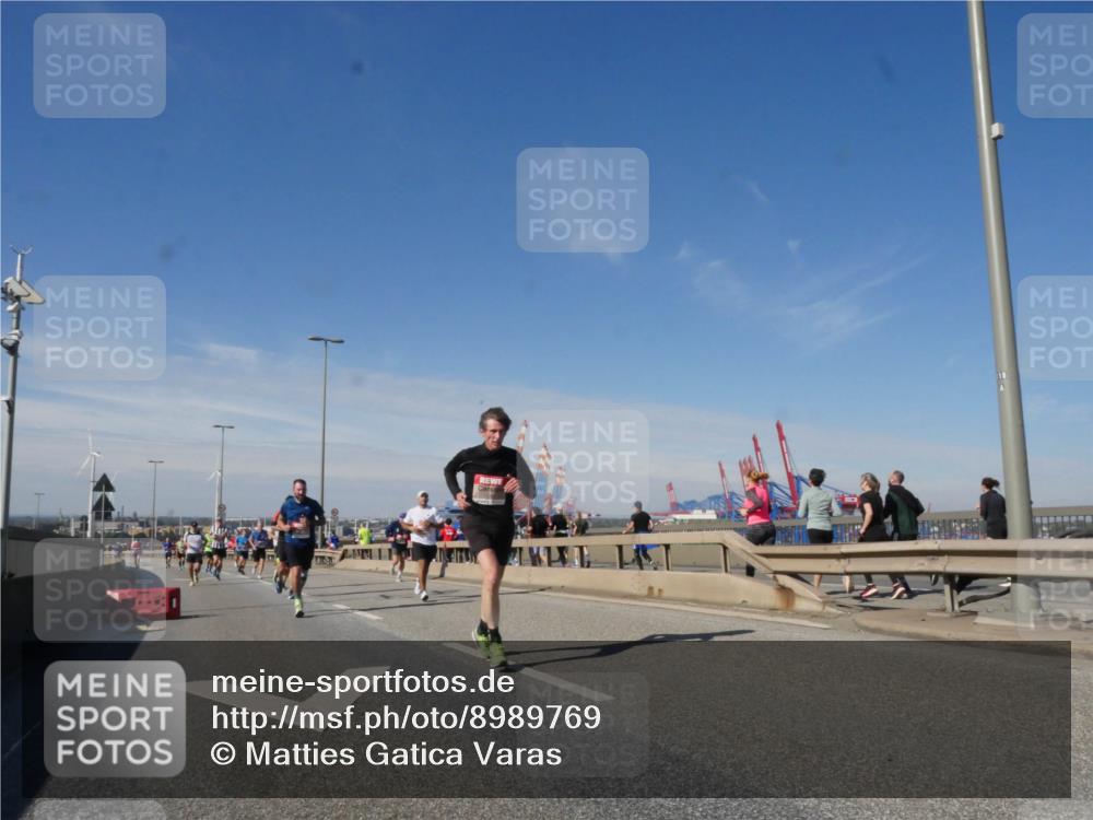 03.10.2025 - Köhlbrandbrückenlauf Matties Gatica Varas http://msf.ph/oto/8989769 03.10.2025 12:38:06 Position 2  meine-sportfotos.de