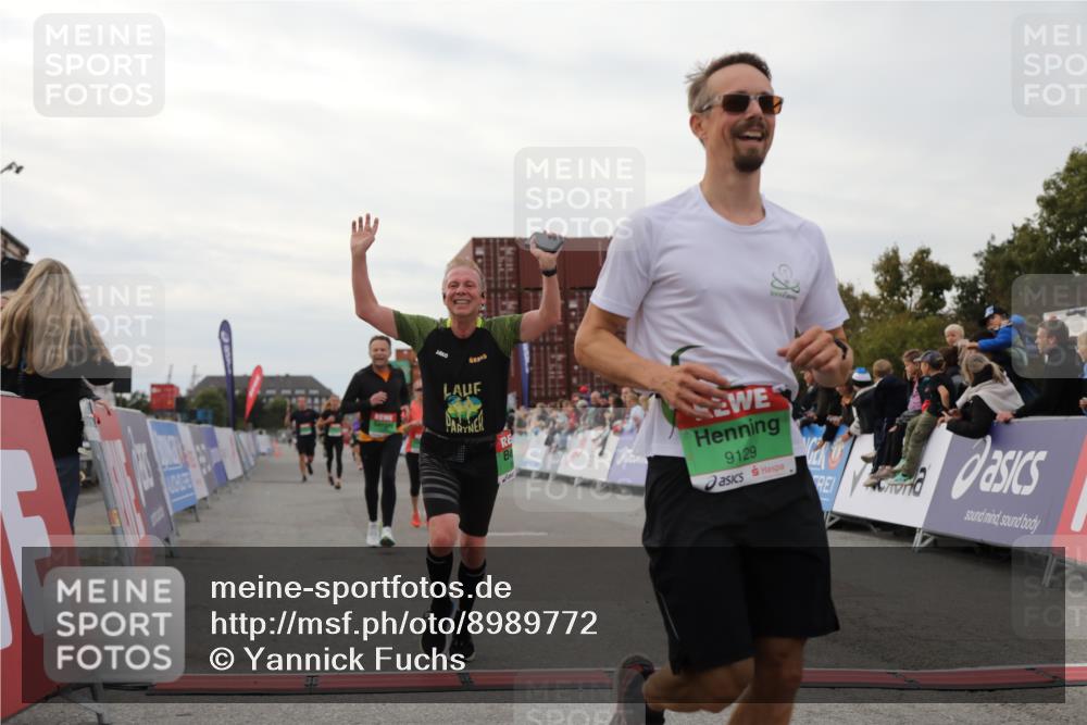 03.10.2025 - Köhlbrandbrückenlauf Yannick Fuchs http://msf.ph/oto/8989772 03.10.2025 16:01:28 Ziel 7144, 7266, 7320, 7342, 7364, 7372, 7965, 8807, 8990, 9129 meine-sportfotos.de