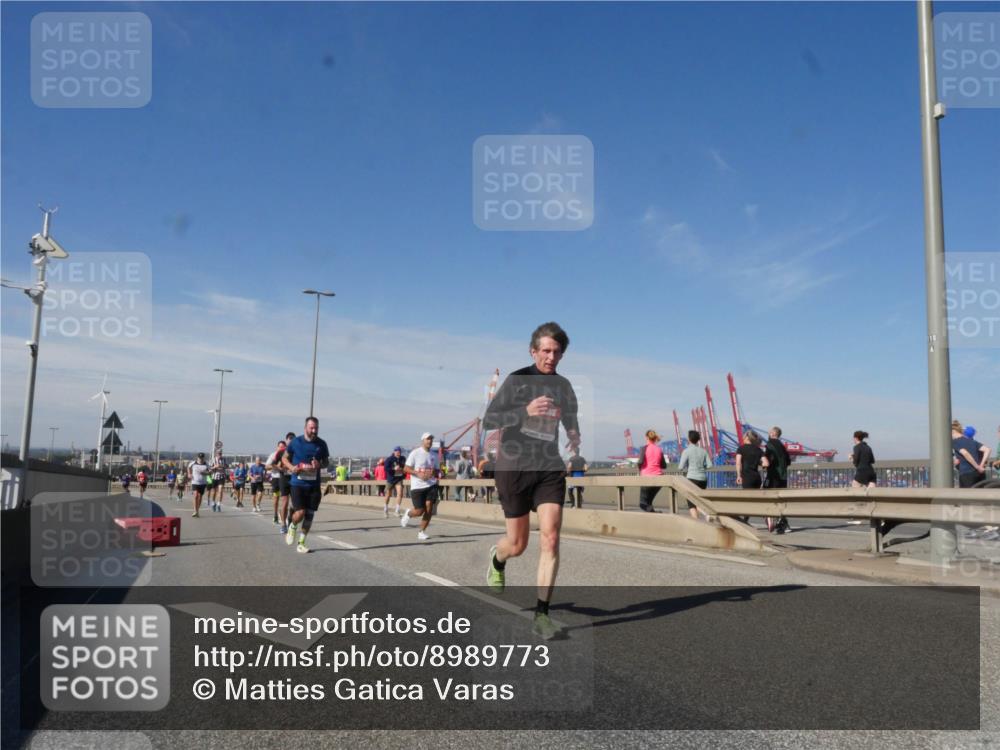 03.10.2025 - Köhlbrandbrückenlauf Matties Gatica Varas http://msf.ph/oto/8989773 03.10.2025 12:38:06 Position 2  meine-sportfotos.de