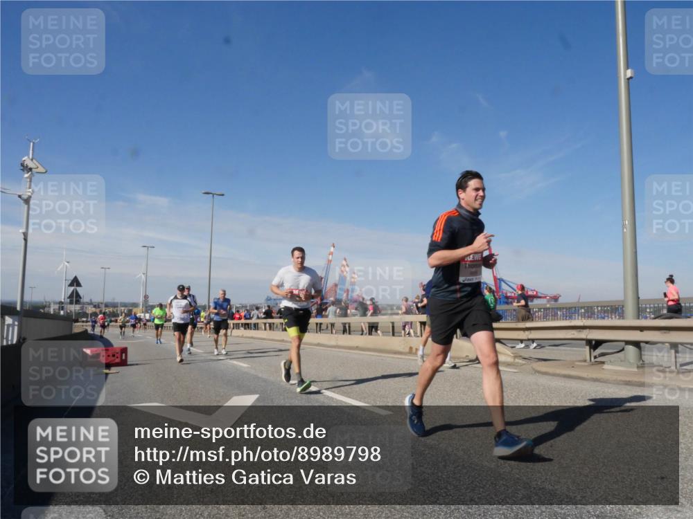 03.10.2025 - Köhlbrandbrückenlauf Matties Gatica Varas http://msf.ph/oto/8989798 03.10.2025 12:38:10 Position 2  meine-sportfotos.de