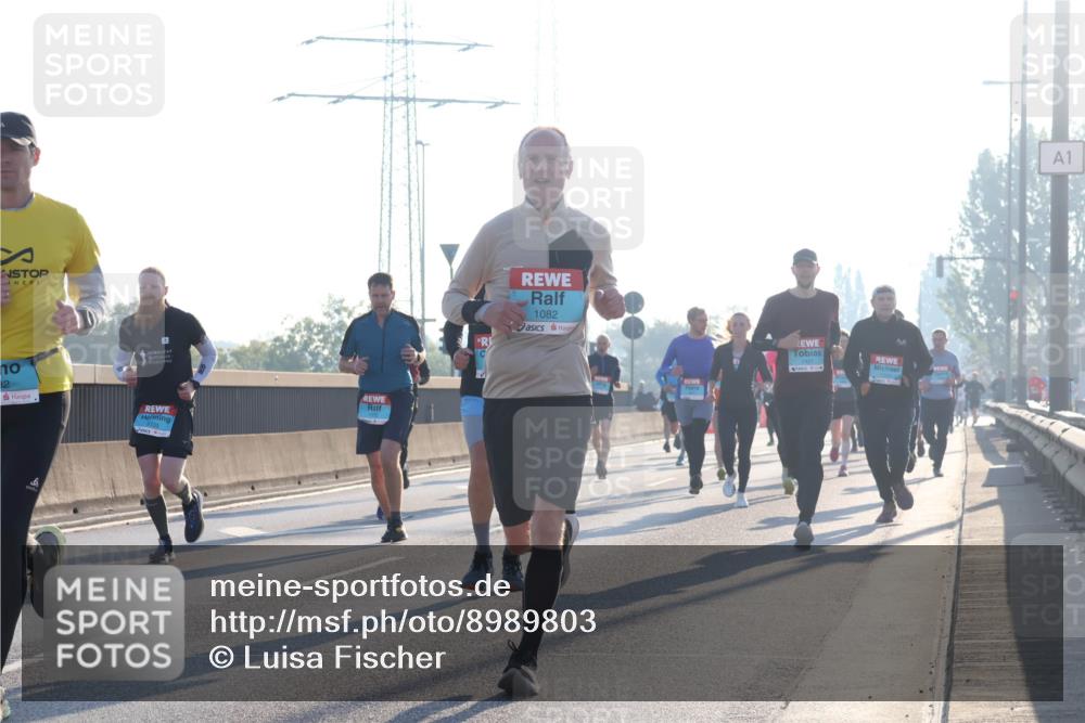 03.10.2025 - Köhlbrandbrückenlauf Luisa Fischer http://msf.ph/oto/8989803 03.10.2025 10:13:12 Position 3 32, 3335, 1082, 1 meine-sportfotos.de