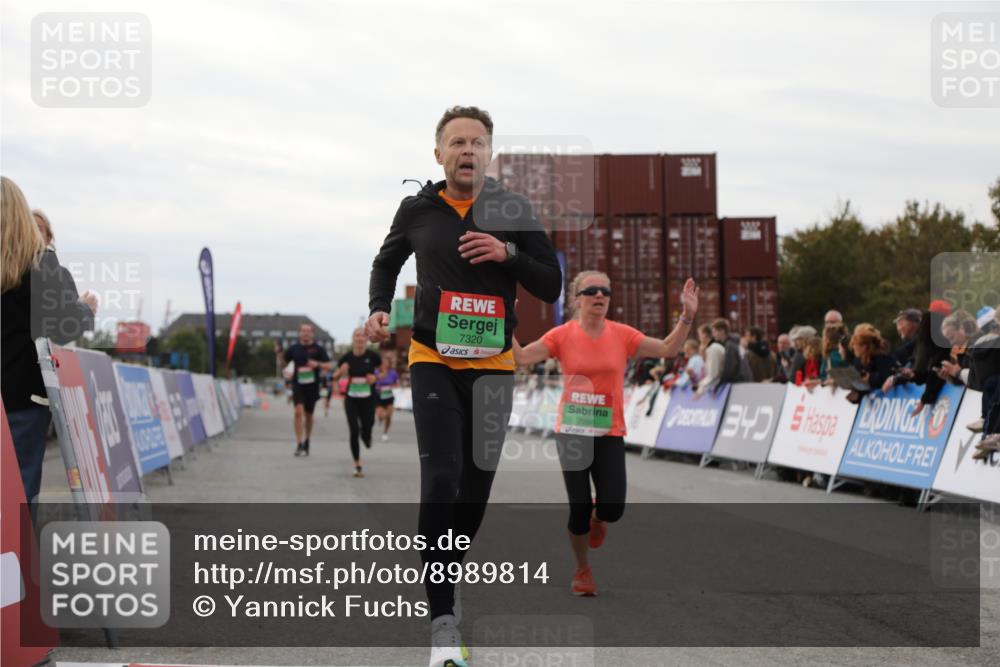03.10.2025 - Köhlbrandbrückenlauf Yannick Fuchs http://msf.ph/oto/8989814 03.10.2025 16:01:30 Ziel 7144, 7266, 7320, 7342, 7364, 8800, 8807, 8990, 9129 meine-sportfotos.de